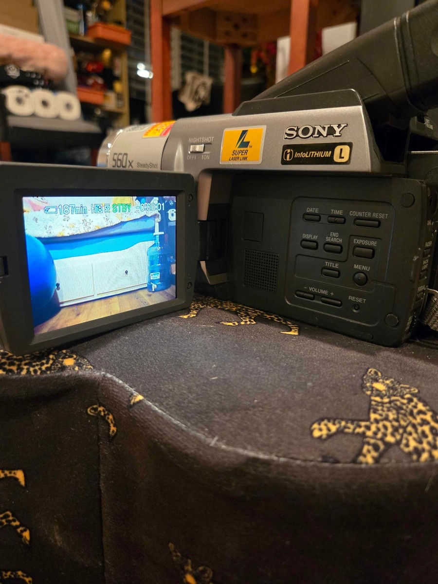 ビデオカメラ SonyHandycamCCDTRV106NTSC Sony Handycam CCD-TRV98 Hi8 camcorder - YouTube