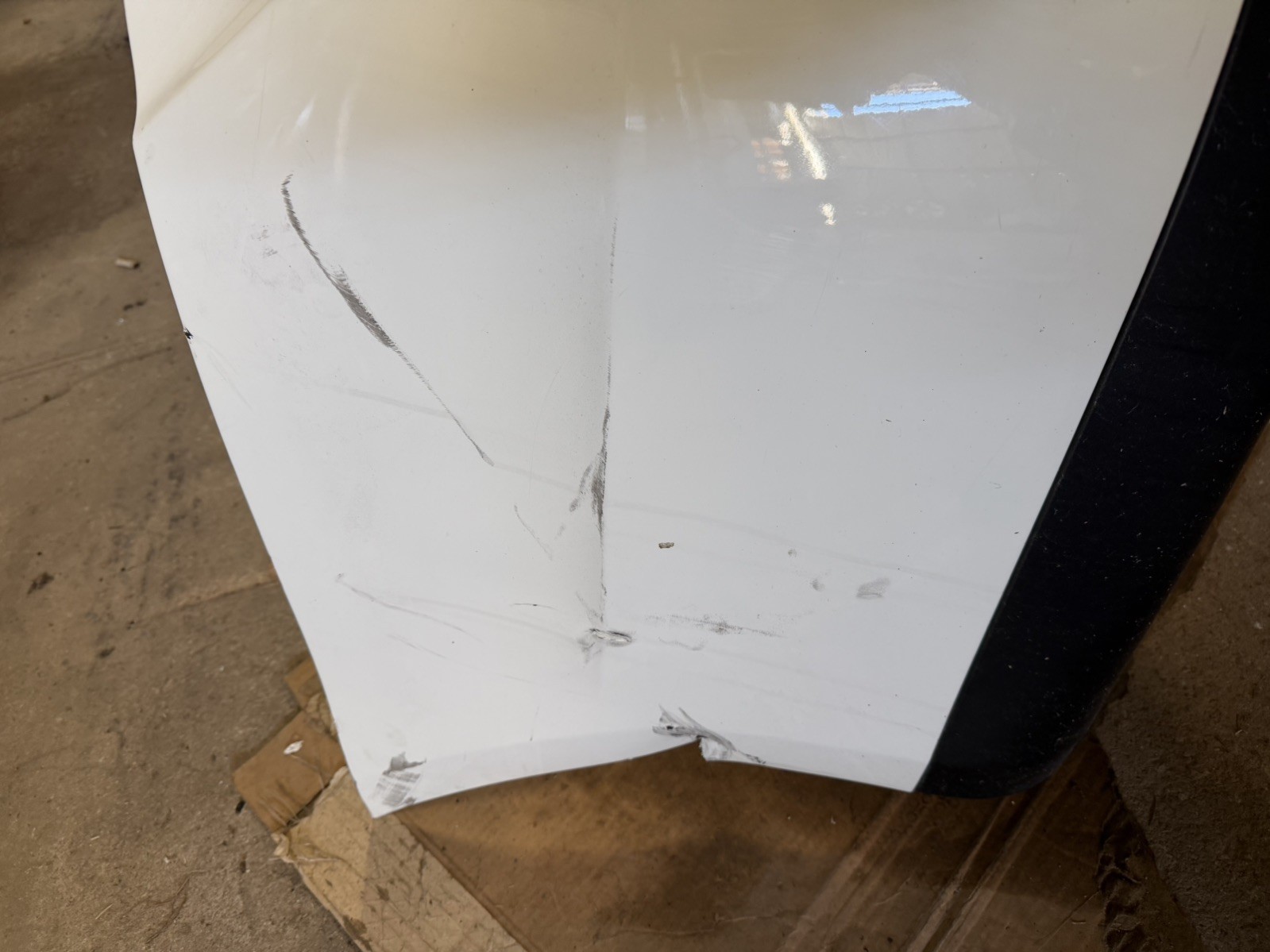 MASERATI GHIBLI REAR BUMPER 2014 2015 2016 2017 WHITE 670010943 OEM DAMAGED