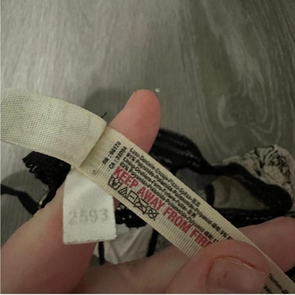 Bralette floral Intimately Free People Alia crema y negro Foto 4 de 4