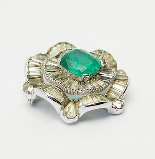 Vintage silver tone crystals green glass sparkling holiday brooch pin by Jomaz