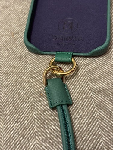 Maison de Sabre The Sling Phone Case for iPhone 16 Pro Max in Emerald Green - Photo 5 sur 11
