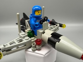 LEGO 6824 Classic Space Space Dart I  Vintage 1984 with Blue Spaceman Minifigure