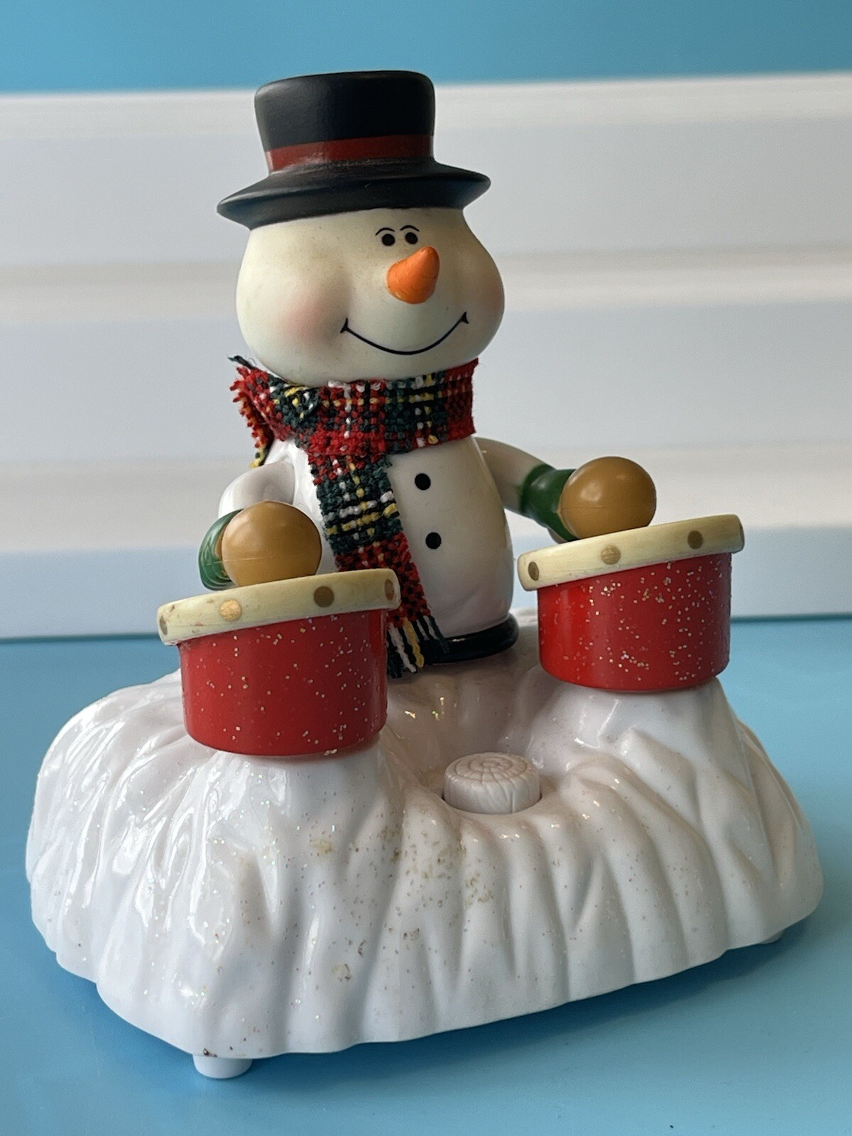 Animated Chain Fong Snowman Playing Drums Bongos to 5 Christmas Carols