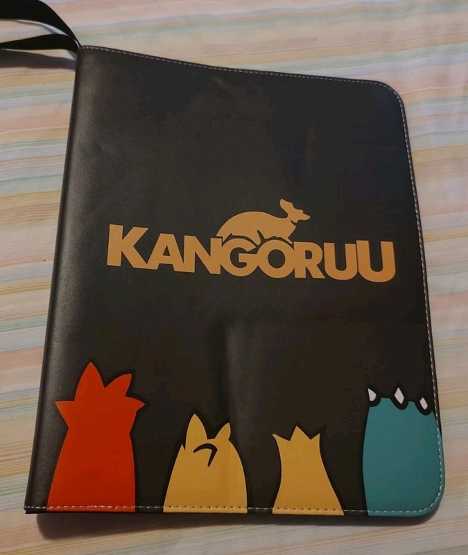 KANGORUU zippered portfolio/binder