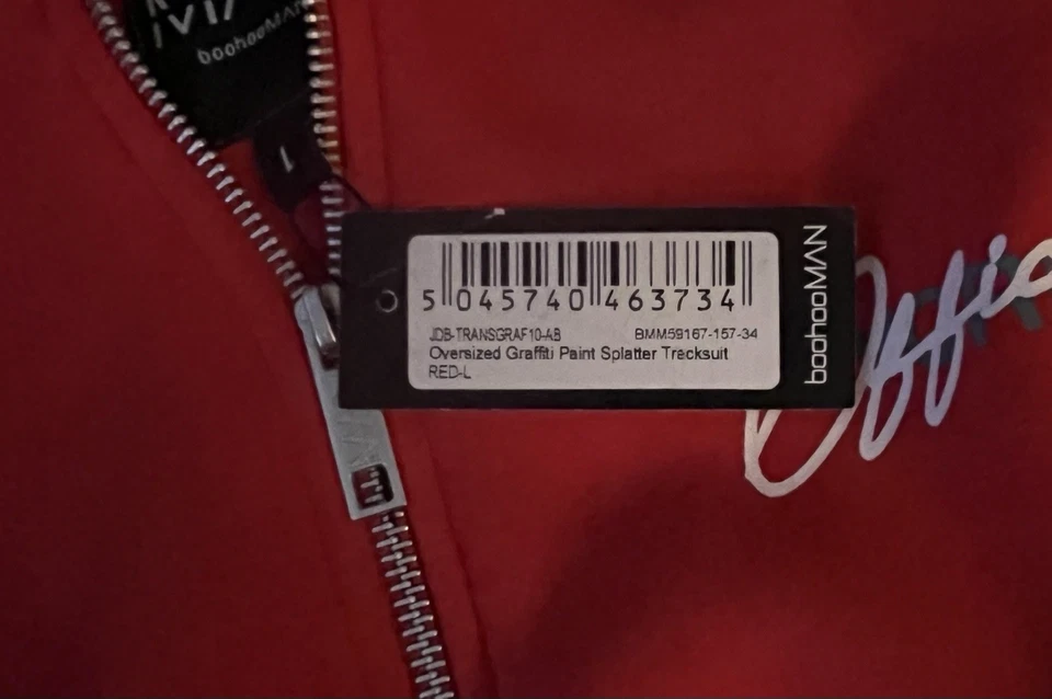 BOO HOO MAN: Conjunto de chándal grande con capucha/pantalones deportivos joggers pintura roja mancha Foto 2 de 4