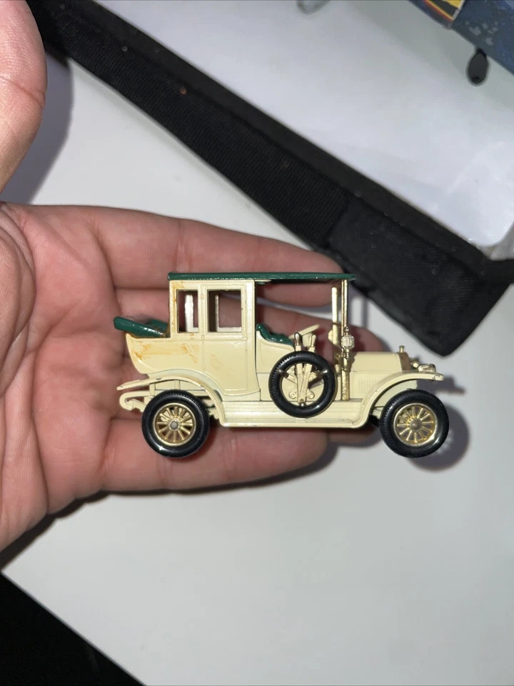 VINTAGE MATCHBOX MODELS OF THE YESTERYEAR CASE WITH 16 MODEL CARS COLLECTORS SET - Image 4 of 4