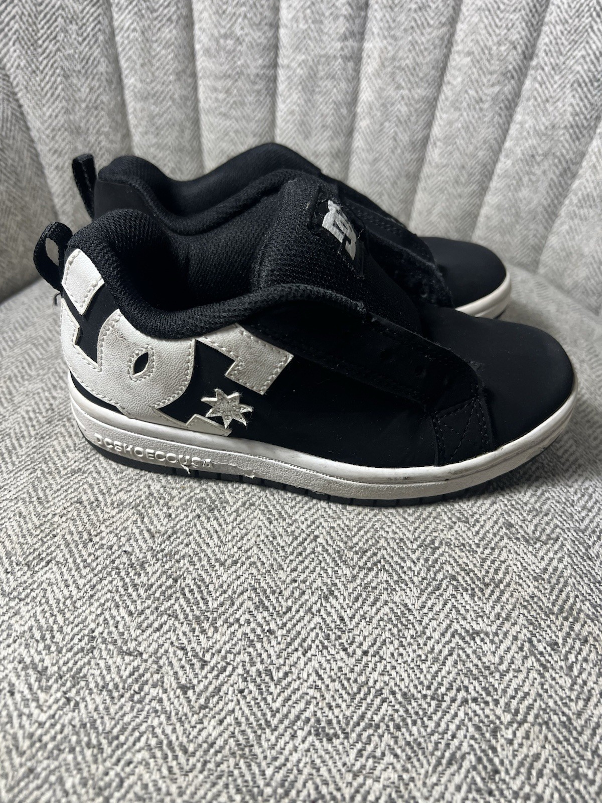 DC Court Graffik Skate Shoes – Youth Size 1 OBO