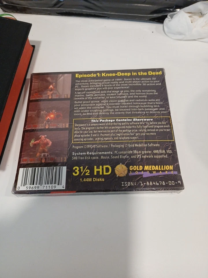 1993 DOOM Shareware Gold Medallion ID Software PC 3.5" Two Floppy Disks SEALED - Image 3 of 3