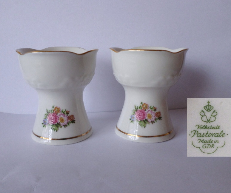 2 DDR VP Porzellan - Eierbecher Made in GDR, East german porcelain - egg cup