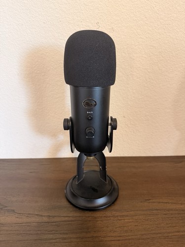 Blue Yeti USB Microphone - Blackout Edition. USB Charging Cable.