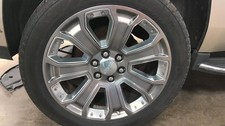 Used Wheel fits: 2016 Gmc Yukon 22x9 7 spoke silver with chrome inserts opt RXN