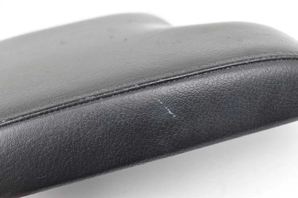 Оригинальная черная кожаная крышка подлокотника для центральной консоли 2000 BMW 328Ci - Изображение 2 из 4