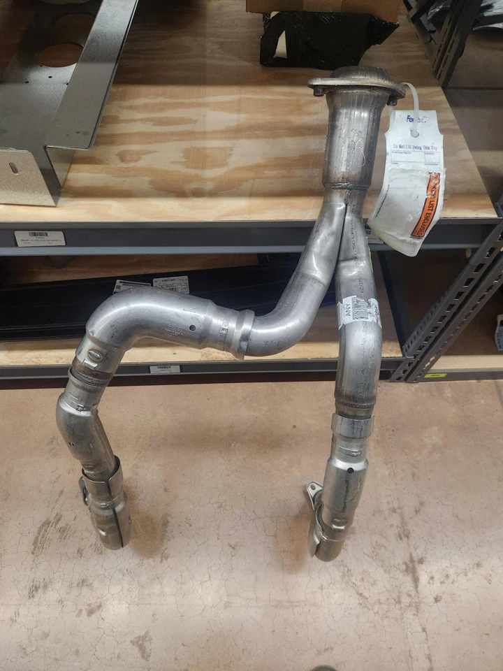 FC4Z5246A FC4Z-5246-A OEM EXHAUST PIPE FORD F59 F650 Foto 2 de 3