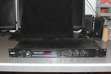 Yamaha REV100 Digital Reverberator Stereo Reverb Multi Effect Processor Mint