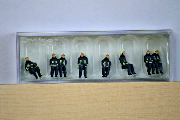 Preiser 10483 Ho 1:87; FeuerwehrmäNner In Moderner Einsatzkleidung ; Neu & Ovp-image