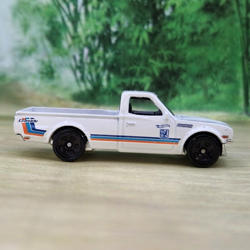 Hot Wheels Datsun Bluebird 620 Ute Diecast Model 1/64 (17) Excellent Condition - Picture 3 of 6