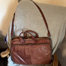 Vtg Brn Leather Computer Bag with Shoulder Strap n Has 4 Zipped compartments