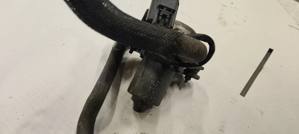 Bomba de vácuo de freio auxiliar Cadillac CTS 2008-11 FABRICANTE DE EQUIPAMENTO ORIGINAL 15797569  - Imagem 4 de 4