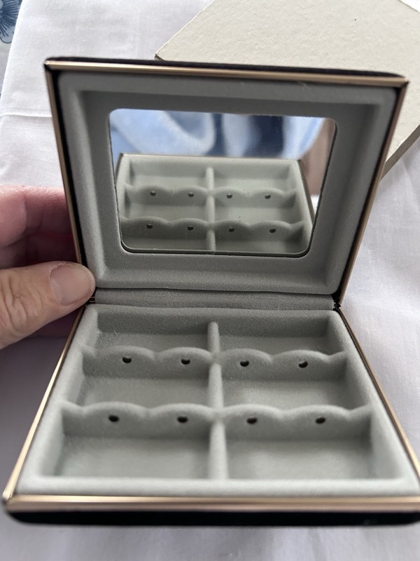 Vintage Clam Shell Earring Travel Case
