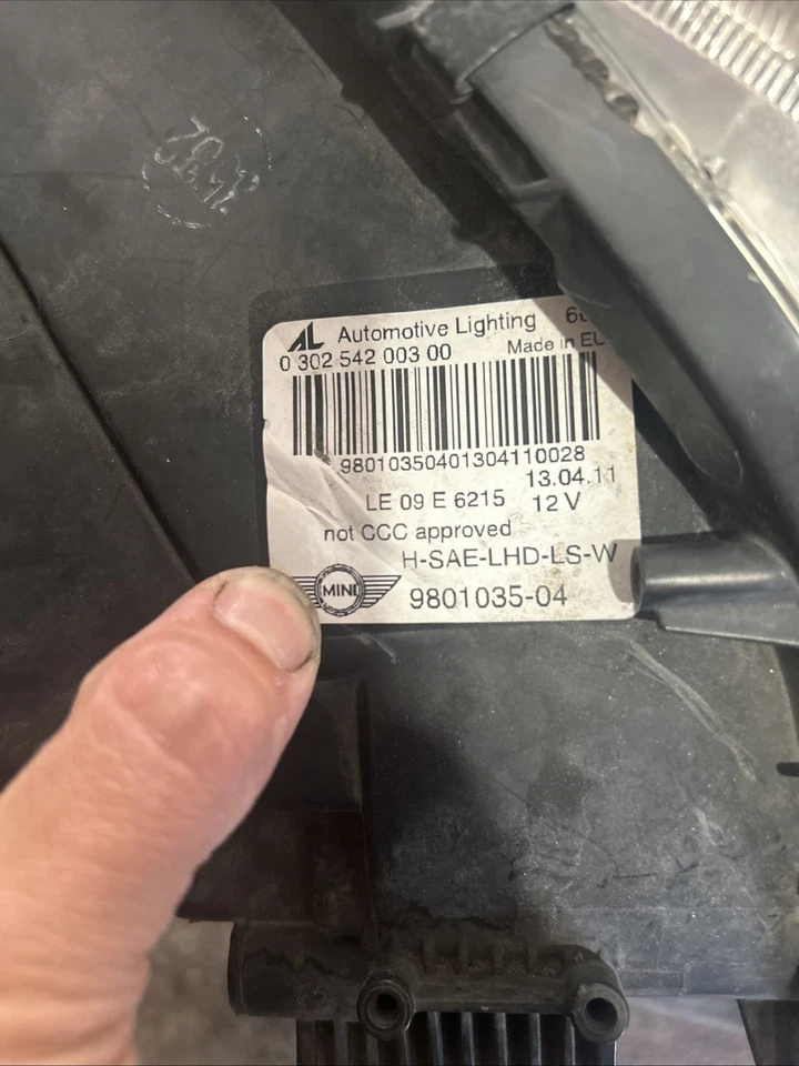 11-16 Mini Cooper Countryman Left Driver Side Halogen Headlight 9801035-04 - Image 2 of 4