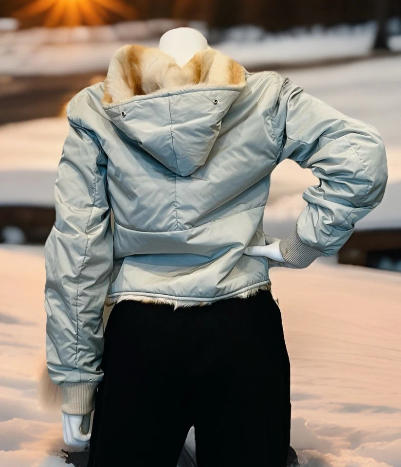 Chaqueta con capucha forrada de piel azul claro/gris Prada Sport para mujer talla 4/42 Foto 2 de 4