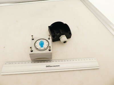 Kapazitiver Sensor CAPTRON CHT3-F5XP in EATON Gehäuse (22-2-21-4)