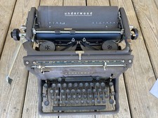 Vintage UNDERWOOD S/N 7248852 Model SS RHYTHM TOUCH Typewriter, Closed Front thumbnail