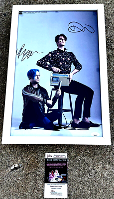 I DON'T KNOW HOW BUT THEY FOUND ME SIGNED 11x17 Poster JSA COA