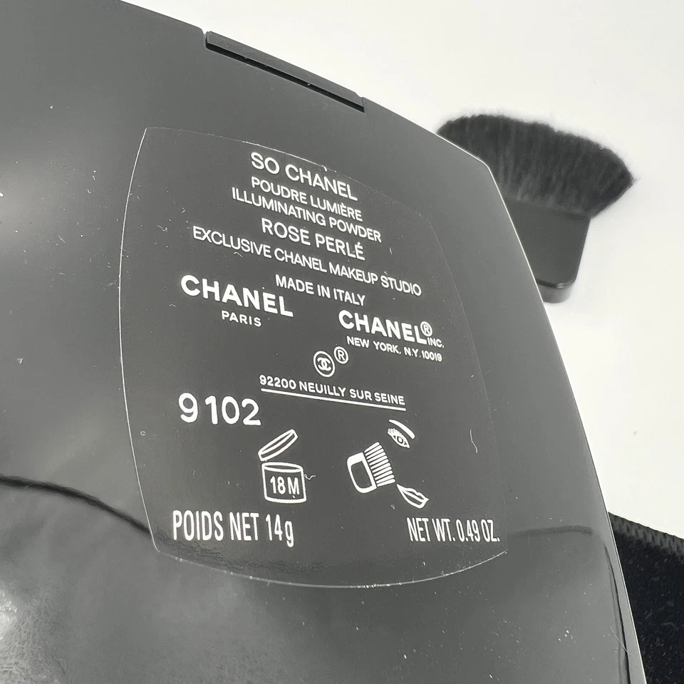 Pó Iluminador CHANEL So Chanel ROSE PERLE para Rosto e Decollete 0,49 oz - Imagem 4 de 4