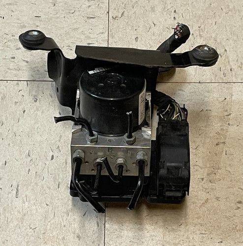 2011-2016 Cadillac SRX Anti-Lock Brakes Brake ABS Pump Motor W/ Module Assembly