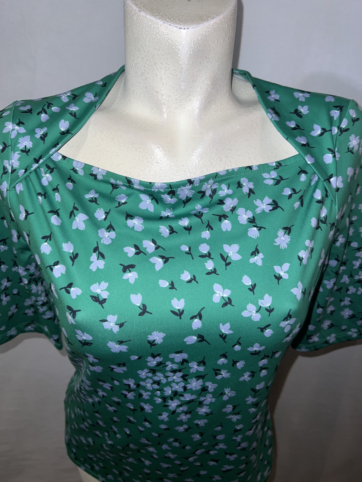 Ann Taylor Top Floral Stretch Envelope Neck Shirt Women's Size M Green Half Slv