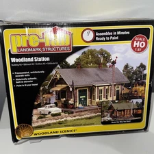 Woodland Scenics Pre-Fab PF5203 Sonny's Super Service Gas Station Kit N Scale