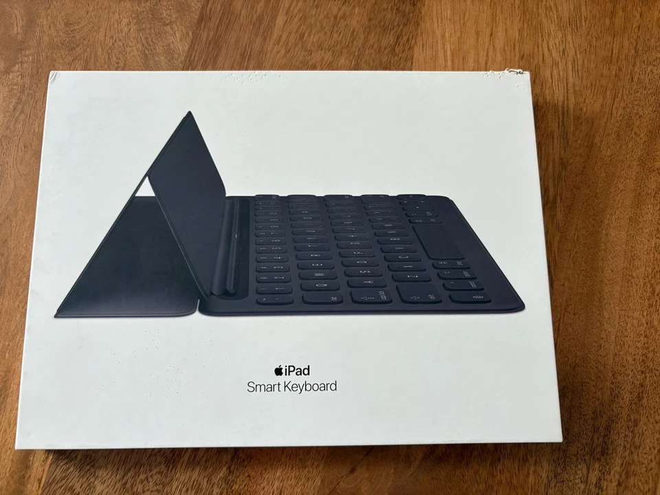 Apple iPad Smart Keyboard + Rückschalenhülle – gebraucht, voll funktionsfähig