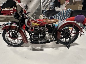 Danbury Mint 1968 Indian Motorcycles with Title/Og Box/ Instructions (2 bikes) 