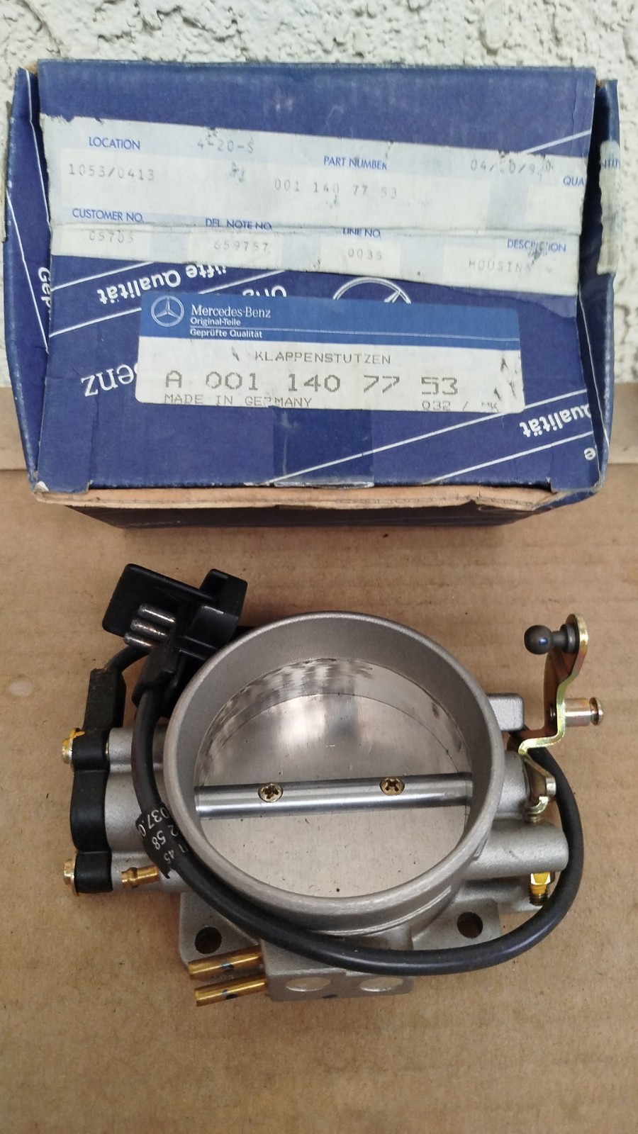Genuine OEM Mercedes Benz Throttle Body W126 560SEL 560SEC 560SL 0011407753