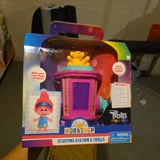 Build-A-Bear Workshop Stuffing Station & Trolls - Trolls World Tour - Brand New!