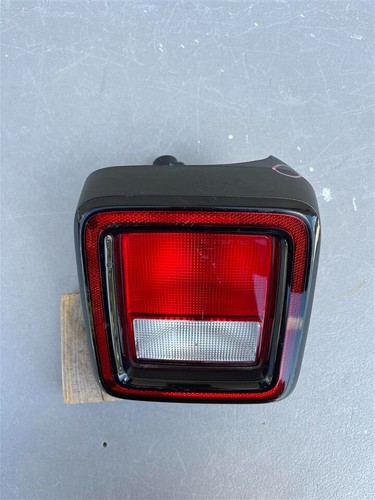 2018-2022 18 19 20 21 22 Jeep Wrangler Tail Light OEM 55112890AD - Picture 2 of 17