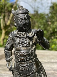 CHINESE MING DYNASTY BRONZE FIGURE OF GUANDI DECORATED WITH FINE ROBES BUDDHA