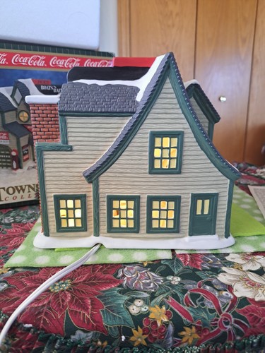 Coca-Cola Town Square Christmas Village Vintage Jack’s Boats’N Bait 1999 NIB - Picture 9 of 19