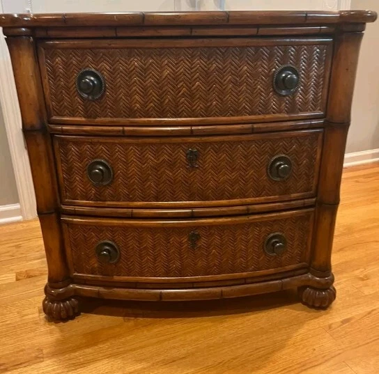 Cómoda y cama Tommy Bahama  Foto 4 de 4