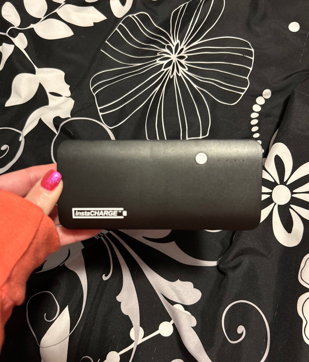 7500mAh Portable Power Bank with Dual USB Charging - Compact & Fast - Black  