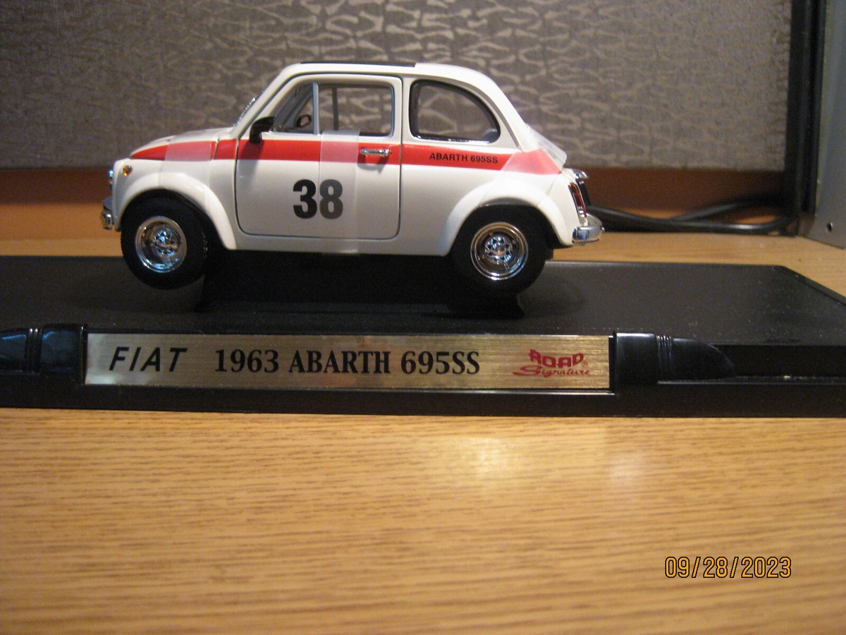 1/18 1963 FIAT ABARTH 695SS RACING BY YATMING/ROAD SIGNATURE