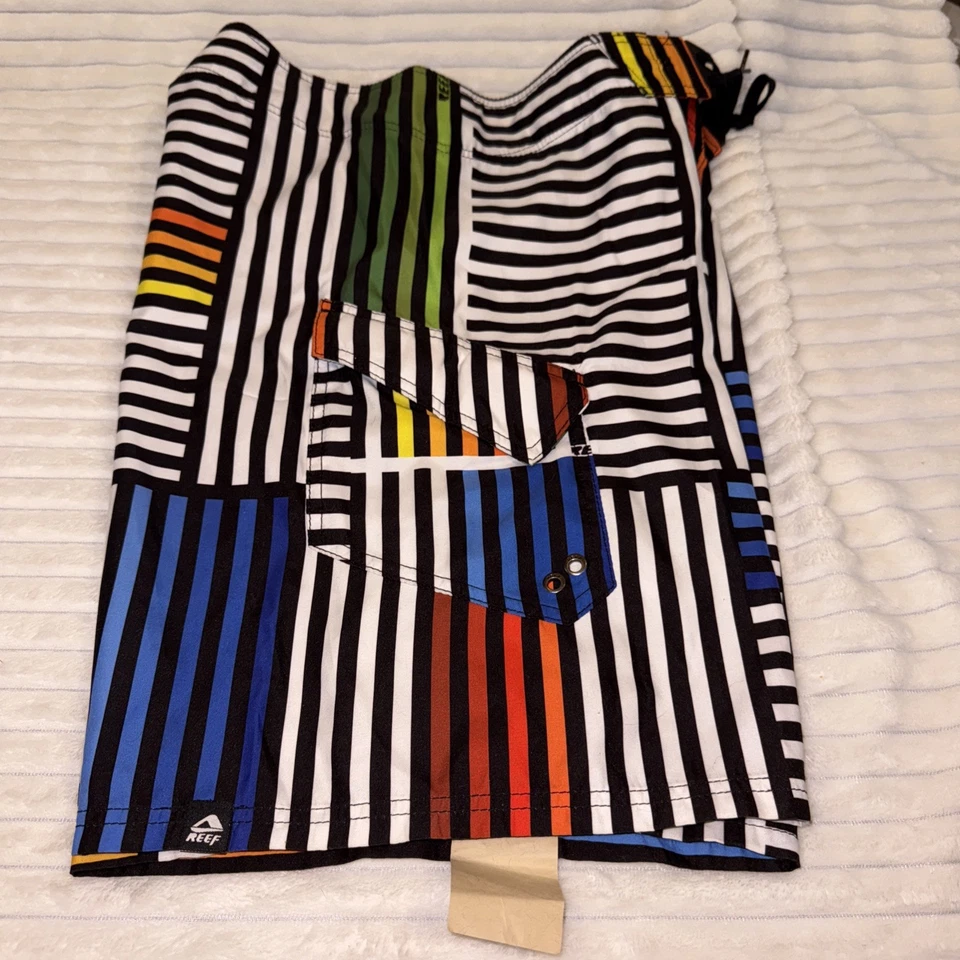 Reef Board Shorts Mens 34 Black White Multicolor Swim Trucks Unlined NWT - Image 4 of 4