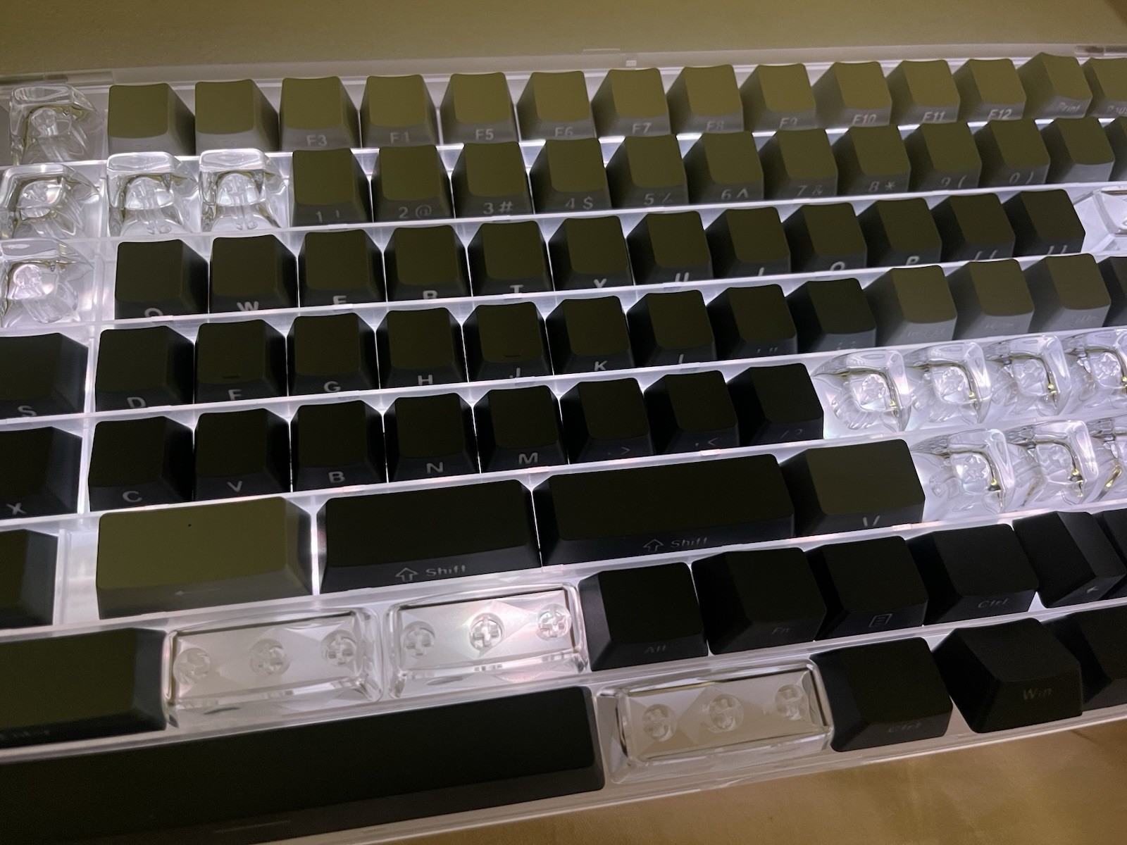 Clavier compact rechargeable pour petit espace de bureau épuré - 3