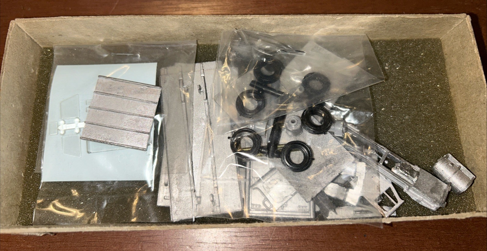 Lee Town HO Kit 432-3022 GMC Astro (short cab) Ribbed Side Van Truck