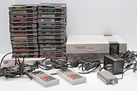 Nintendo NES Console, 2 Controllers, Zapper Gun, 26 Games w Sleeves & Manuals