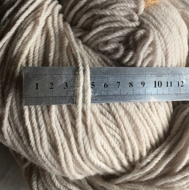 100% Schafwolle Strickgarn nicht gefärbt weiß N3 (30,00€/1kg) - Bild 2 von 2