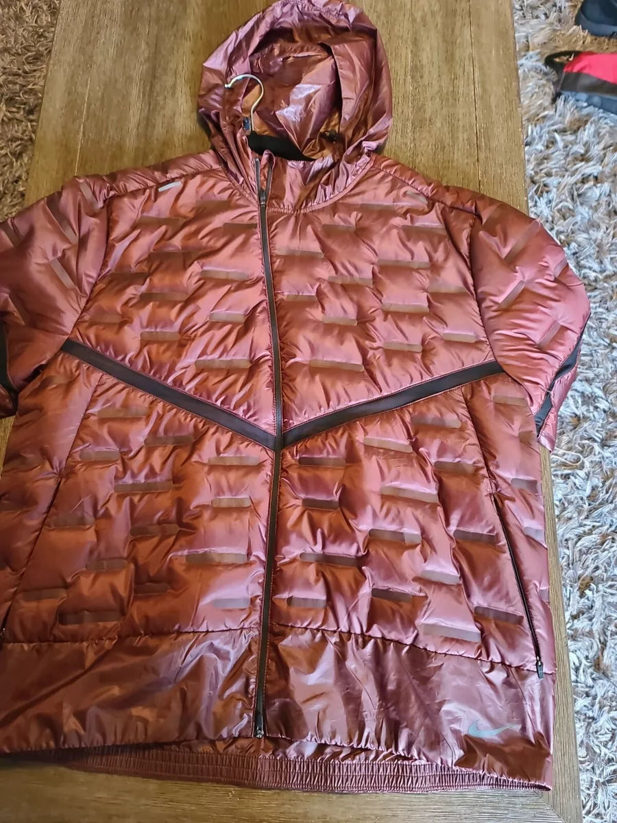 ongeduldig tempo amateur Nike Aeroloft Reflective Running/Golf Lightweight Puffer Jacket Size-XL Maroon | eBay ongeduldig tempo amateur Nike Aeroloft Reflective Running/Golf Lightweight Puffer Jacket Size-XL Maroon | eBay