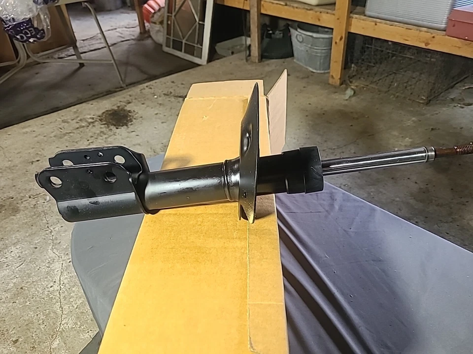 Puntal GM OEM para Chevrolet Impala 2006-2013 lado delantero del conductor o del pasajero Foto 2 de 3