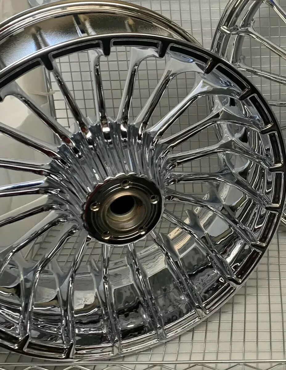 HARLEY REAR WHEEL BREAKOUT CVO TURBINE 2013 -26 OEM SOFTAIL CHROME